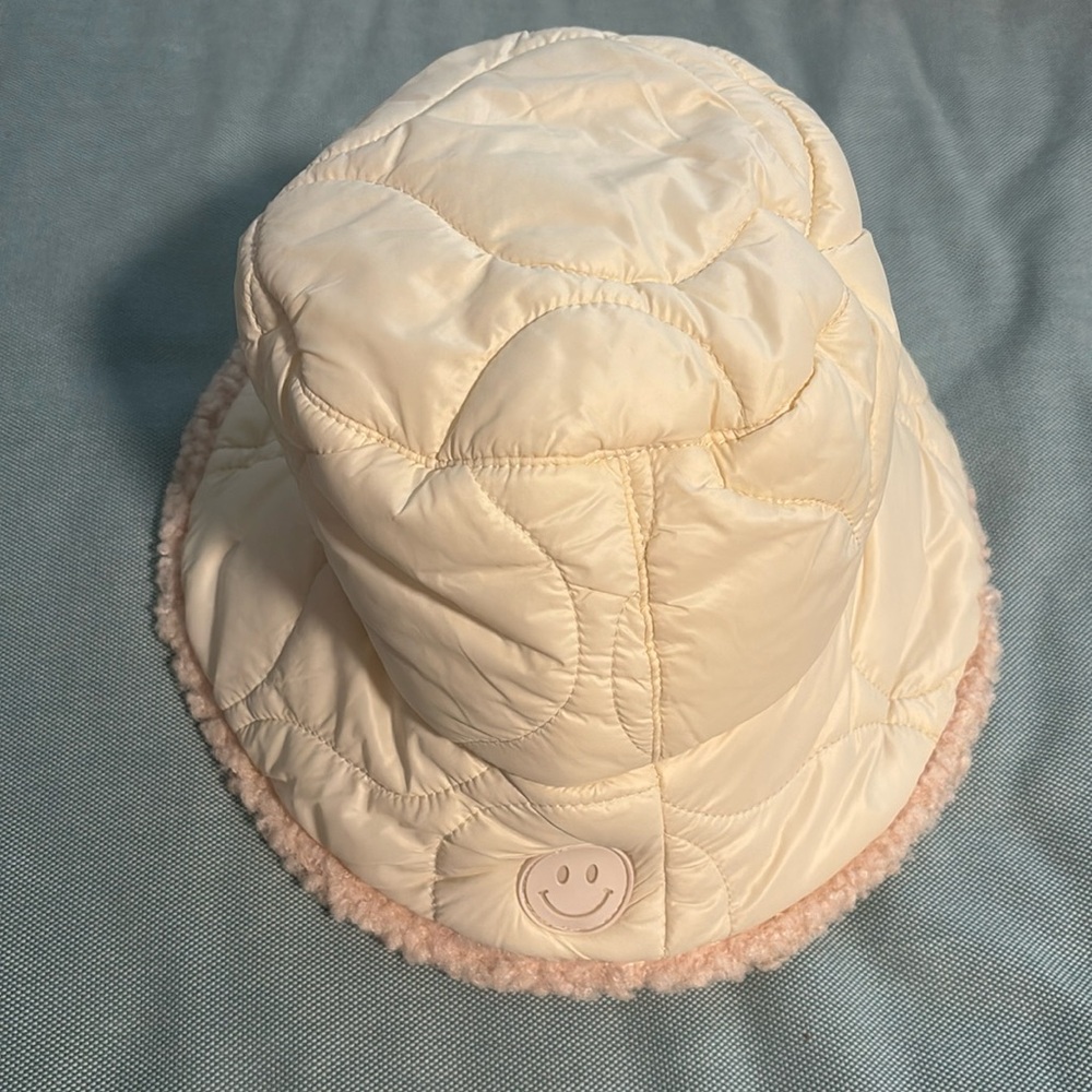 Steve Madden bucket hat *new